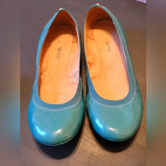 Adorable turquoise flats - Picture 1 of 7